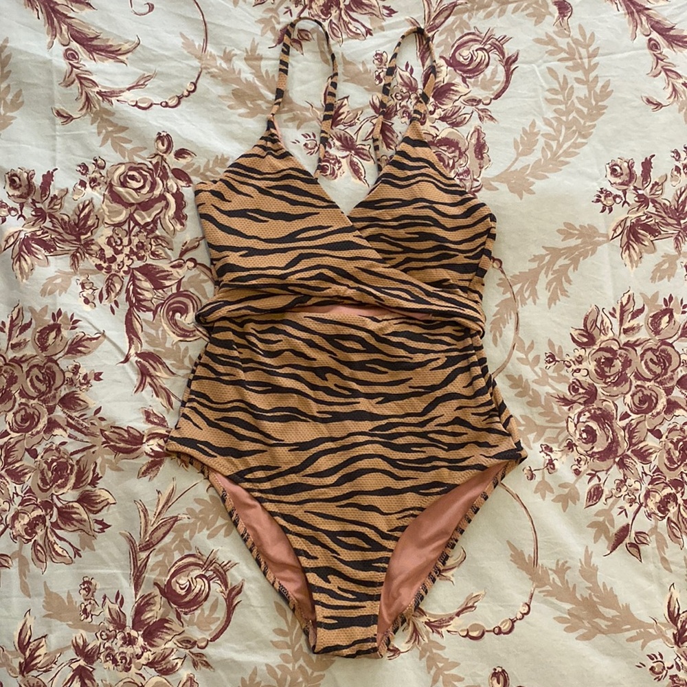 Adjustable Tie Back Swinsuit